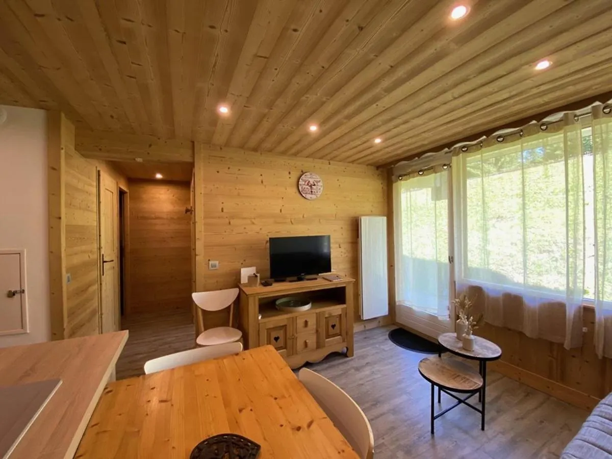 Charmant Appart 4 Pers. Avec Chambre Indep., Terrasse, Wi-Fi, Parking, Skis, Proche Crest-Voland - Fr-1-733-110 0*,  צרפת